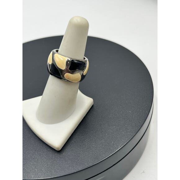 Vintage Cream and Black Enameled  Sterling Silver Domed Band Ring Size 7.5 - Picture 5 of 9